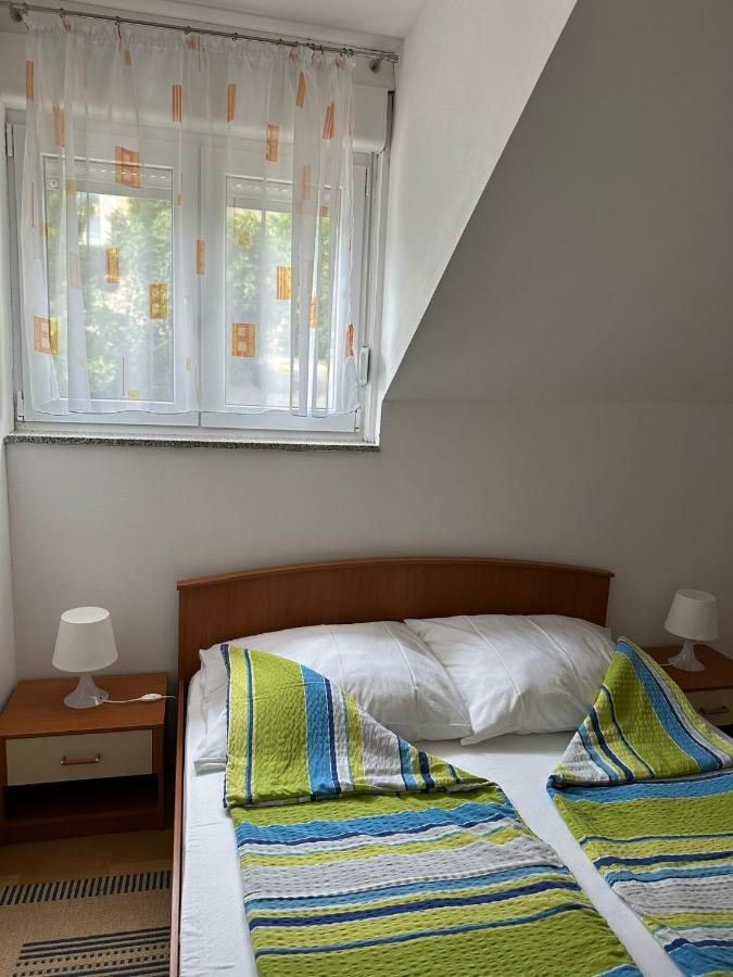Apartmani Karlobag Exterior foto
